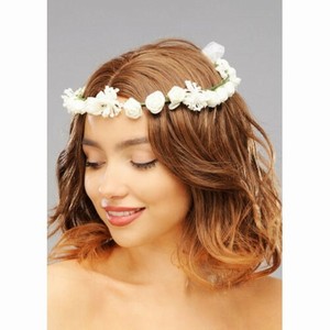 ČELENKA s bílými květy