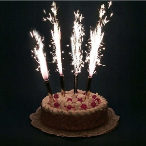 Fontánky dortové černé s hvězdičkami 12 cm 4 ks