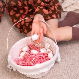 Košík Velikonoční s bílou látkou